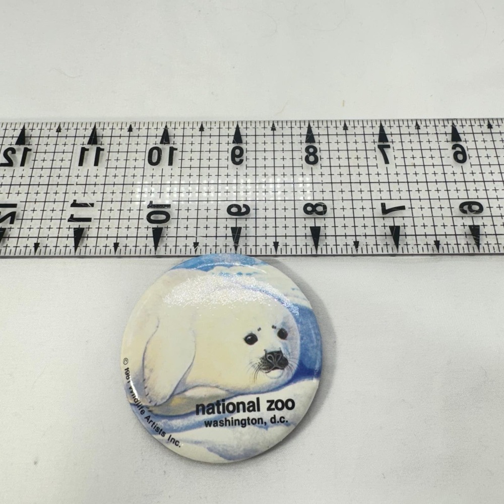 VTG Sea World button/Pin - Picture 4 of 5